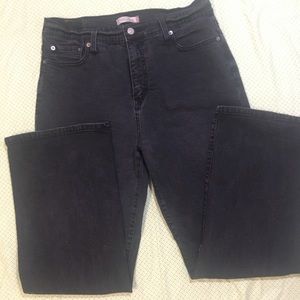 Levi “mom jean” 512s